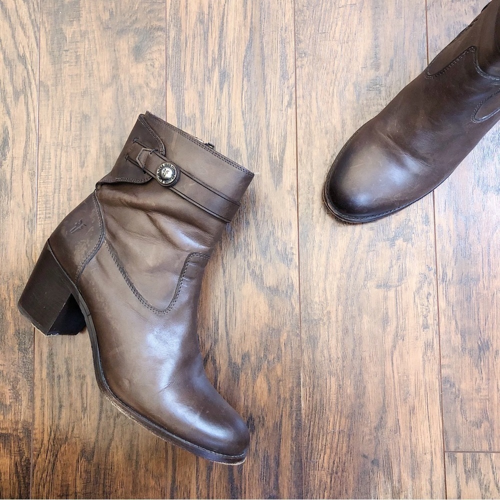 Frye • Malorie Button Short ankle boots booties brown leather distressed vintage